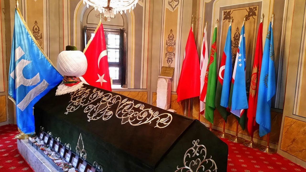 🕌 에르투으룰 가지 영묘(에르투으룰 가지 튀르베시)